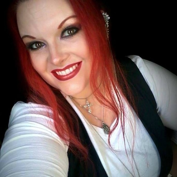 Meet your Posher, Christina - Picture 3 of 6